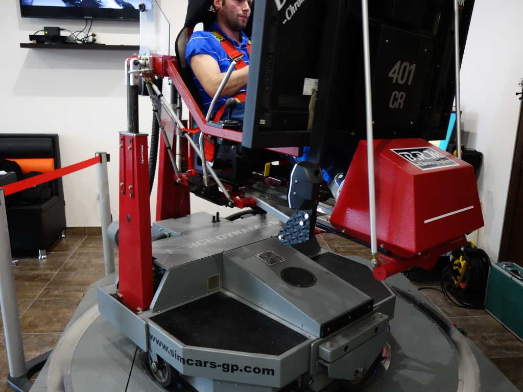 Simulateur de pilotage : SimCars GP, simulateur de conduite voiture / auto  en Alsace