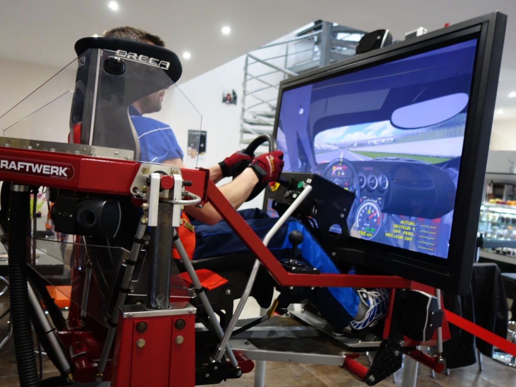 Simulateur de pilotage : SimCars GP, simulateur de conduite voiture / auto  en Alsace